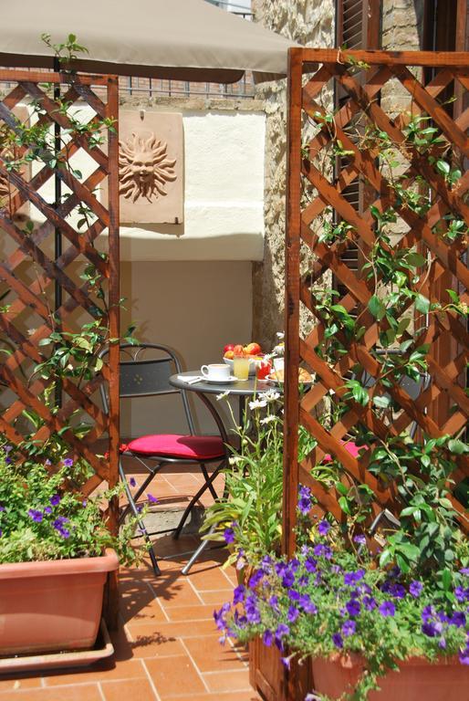 Camera Economy Matrimoniale/Doppia con Letti Singoli con Vista Strada