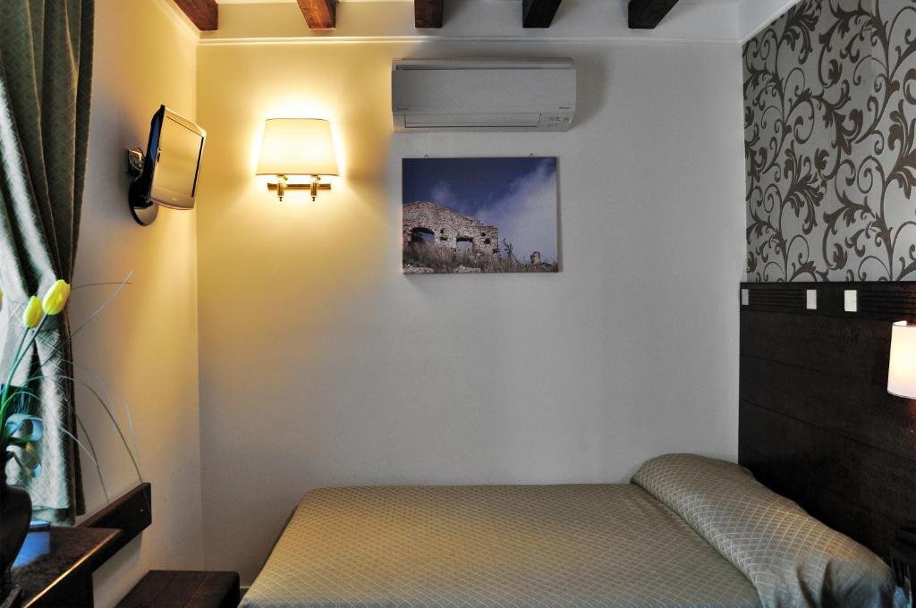 Camera Matrimoniale Economy con Letto alla Francese
