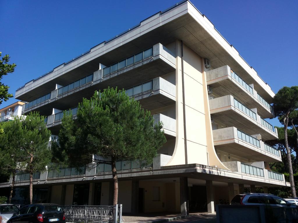 One-Bedroom Apartment,822859052:JPEG
