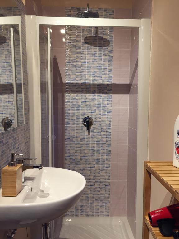 Camera Matrimoniale/Doppia con Letti Singoli con Bagno Privato