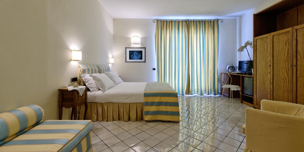 Quadruple Room with Sea View,1216489636:JPEG