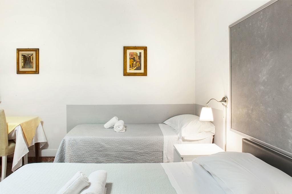 Camera Familiare con Bagno Privato Esterno