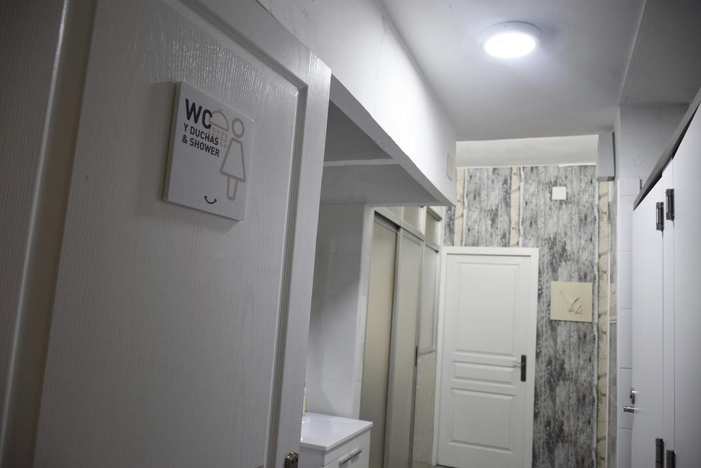 Camera Standard Doppia con Letti Singoli con Bagno in Comune