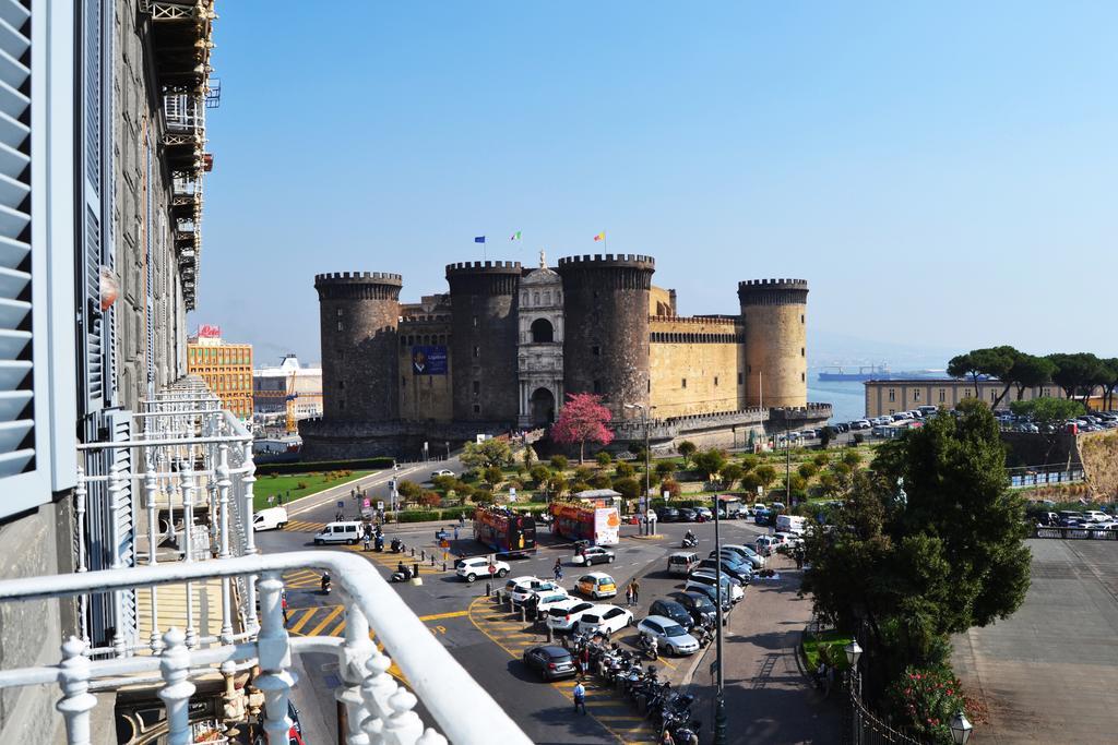 Camera Matrimoniale con Balcone e Vista Mare