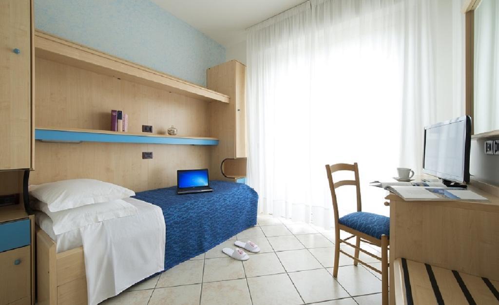 Single Room with Balcony,1328373947:JPEG