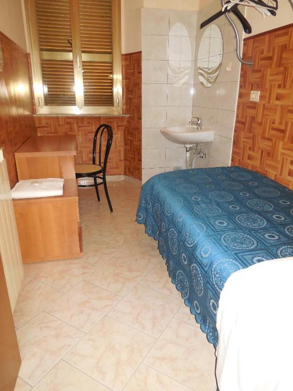 Single Room with Shared Bathroom,51690358:JPEG