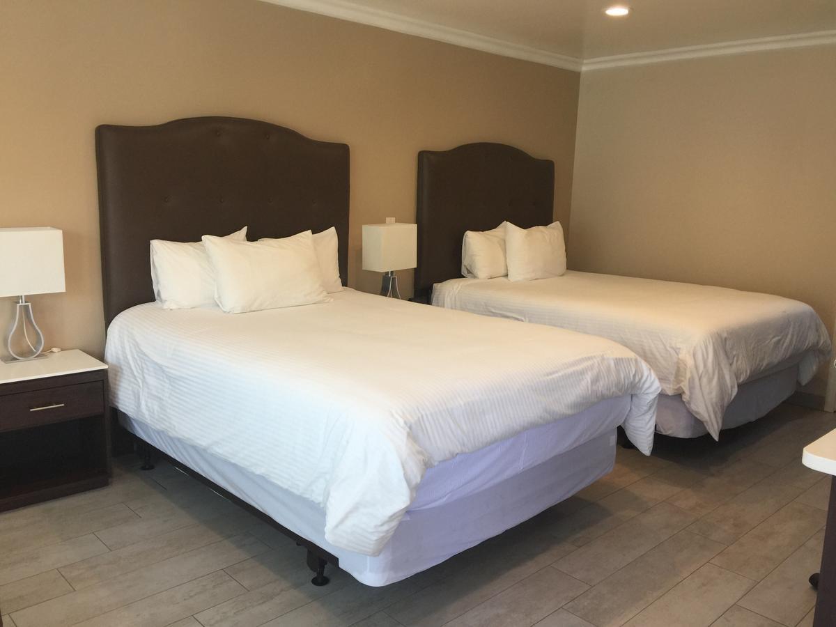 Deluxe Queen Room with Two Queen Beds,526177101:JPEG