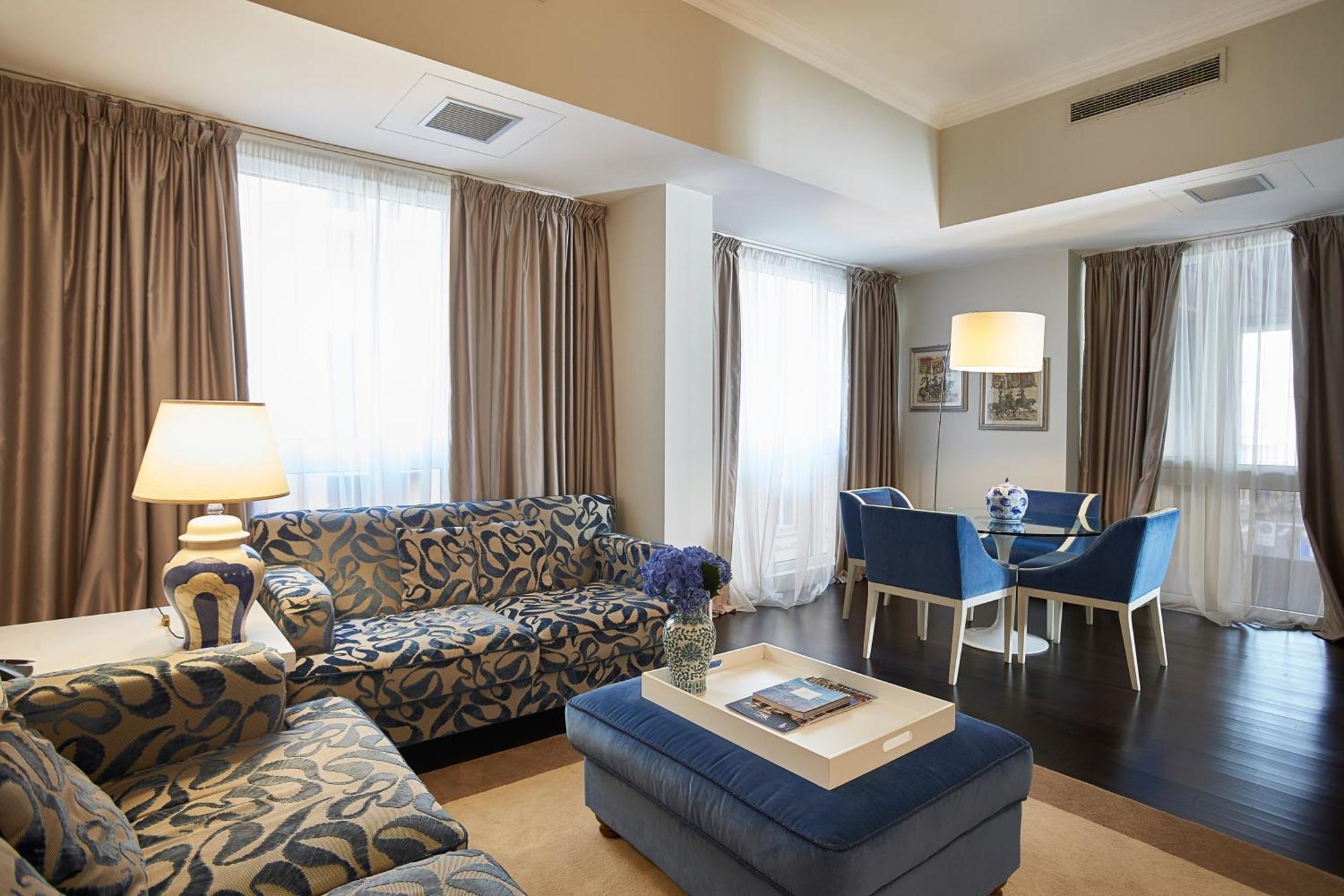 Suite,790374615:JPEG