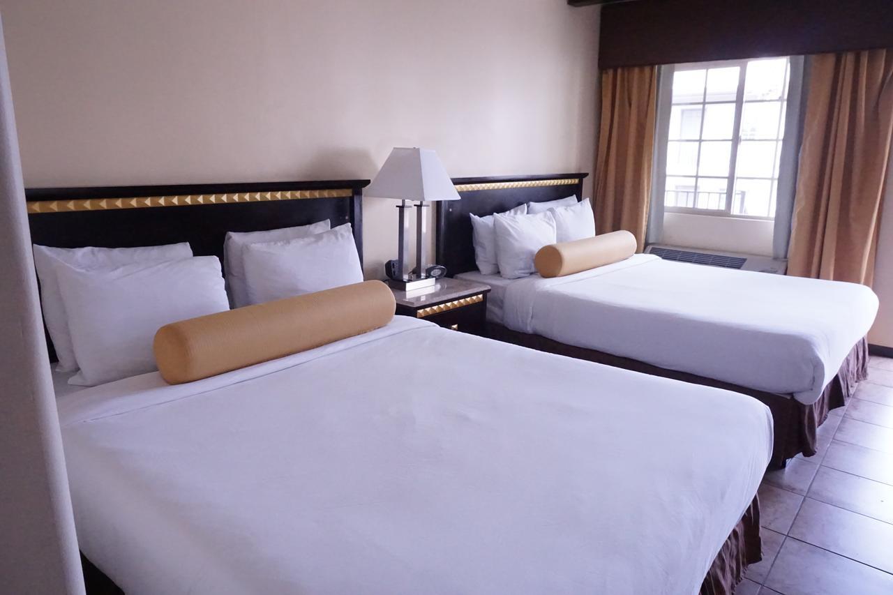 Queen Room with Two Queen Beds,558721155:JPEG