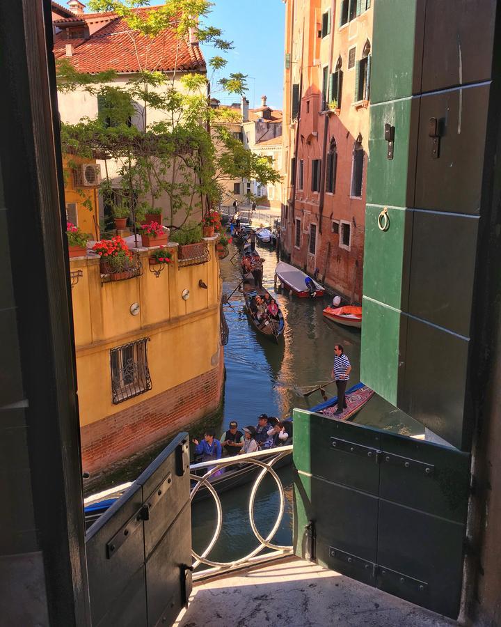 Camera Tripla Deluxe con Vista Canale