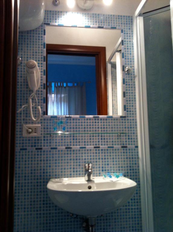 Camera Matrimoniale/Doppia con Letti Singoli con Bagno Privato