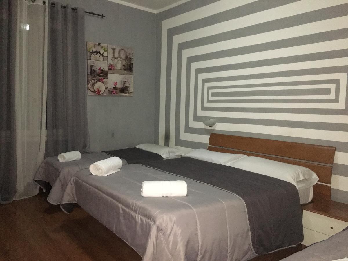 Triple Room with Outside Private Bathroom