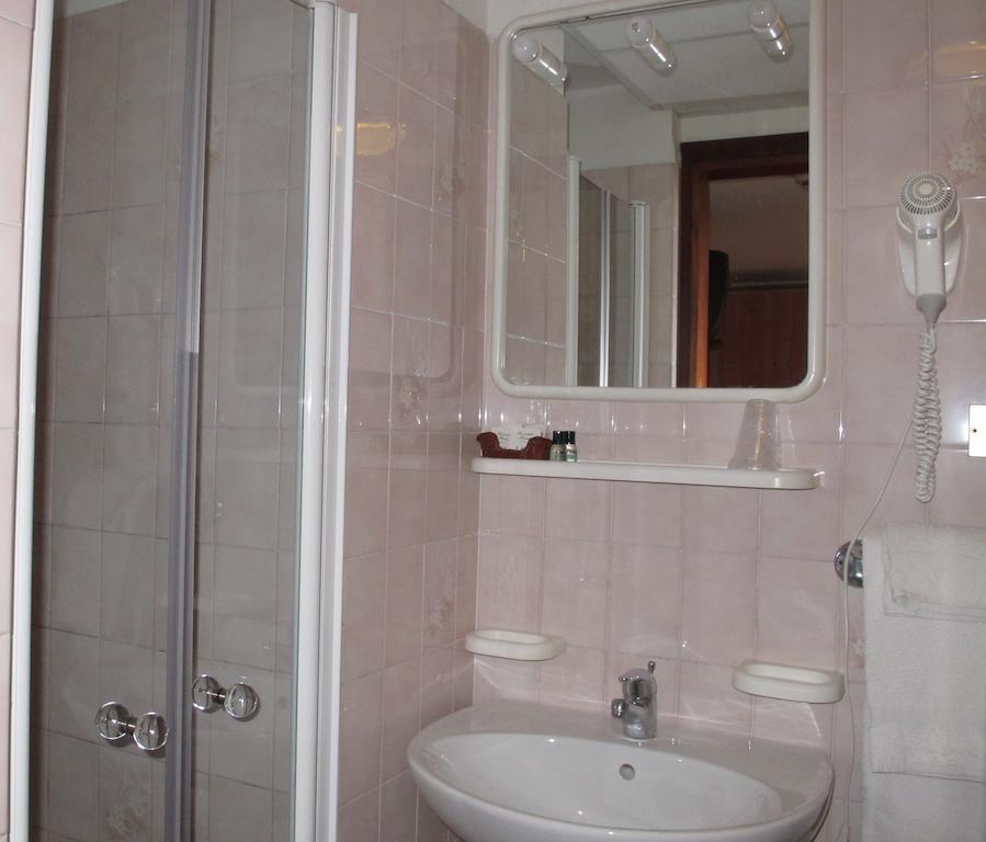 2 Camere Comunicanti