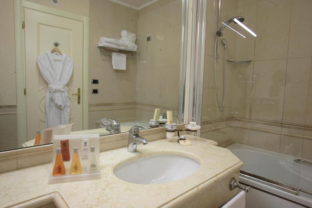 Junior Suite with jacuzzi,685716570:JPEG
