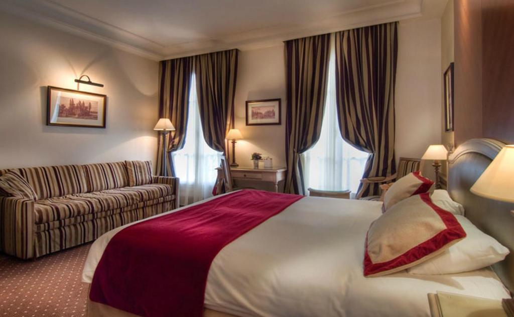 Camera Familiare Queen con Divano-Letto