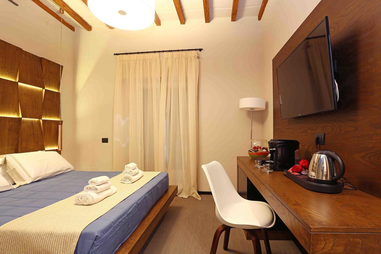 Standard King Room,628310541:JPEG