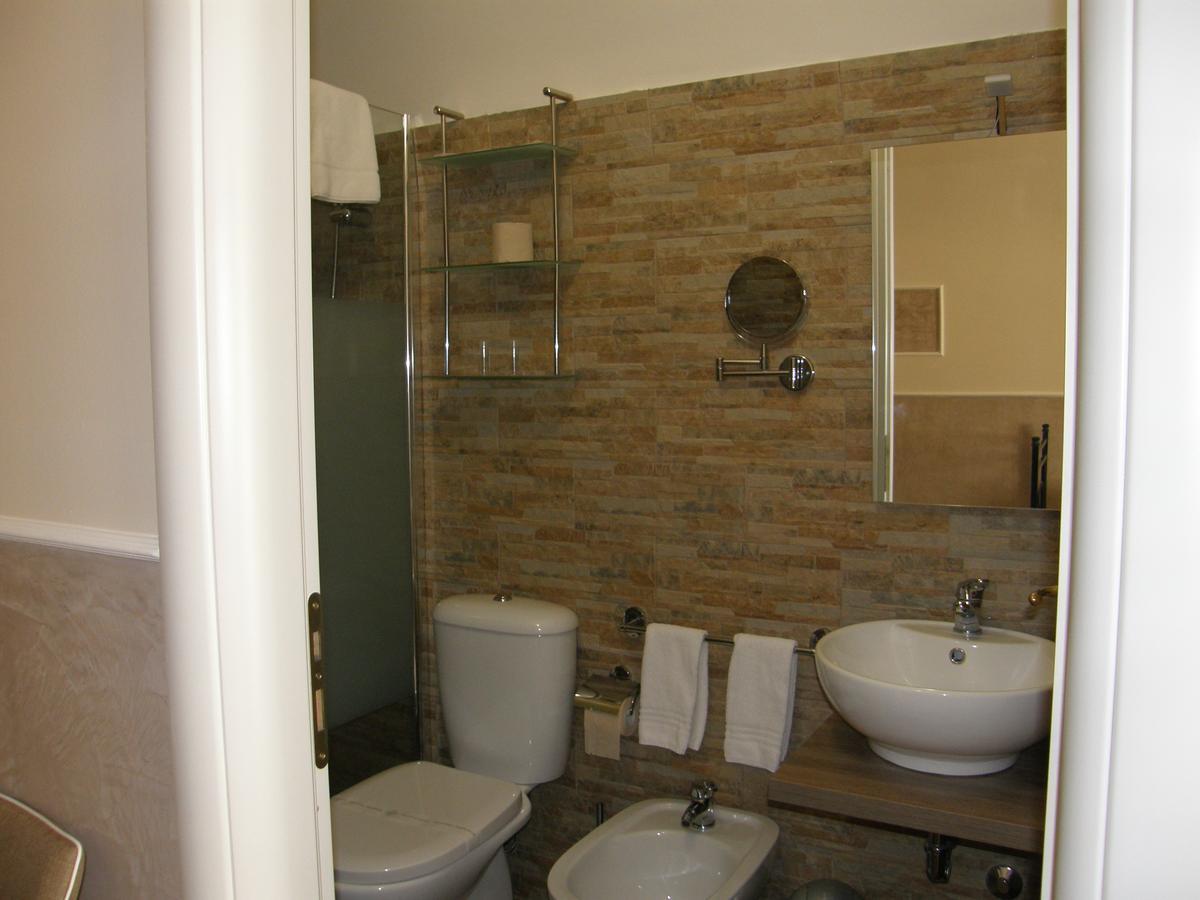 Camera Tripla Standard