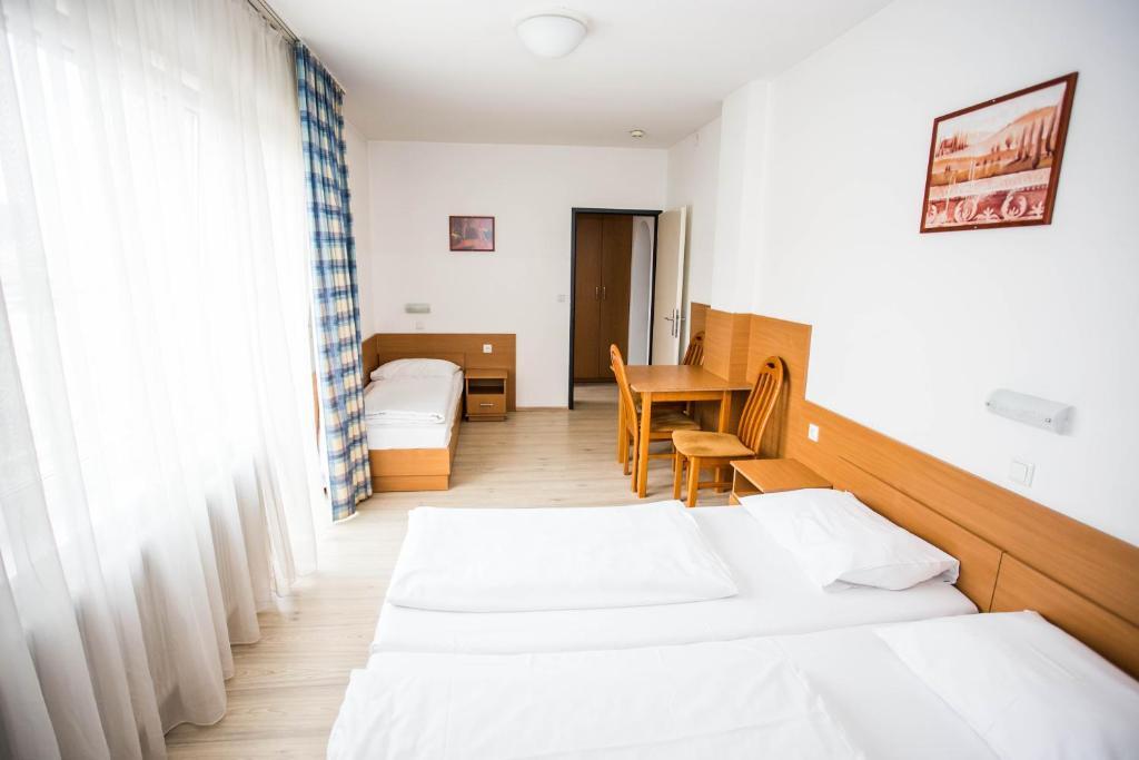 Triple Room,63315364:JPEG
