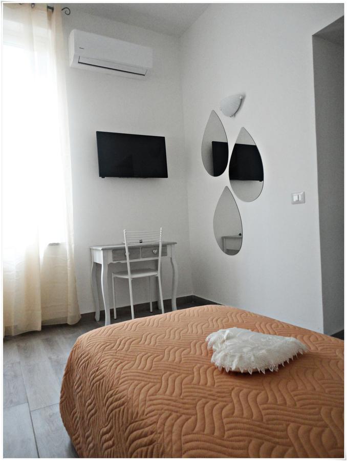 Small Double Room,639087027:JPEG