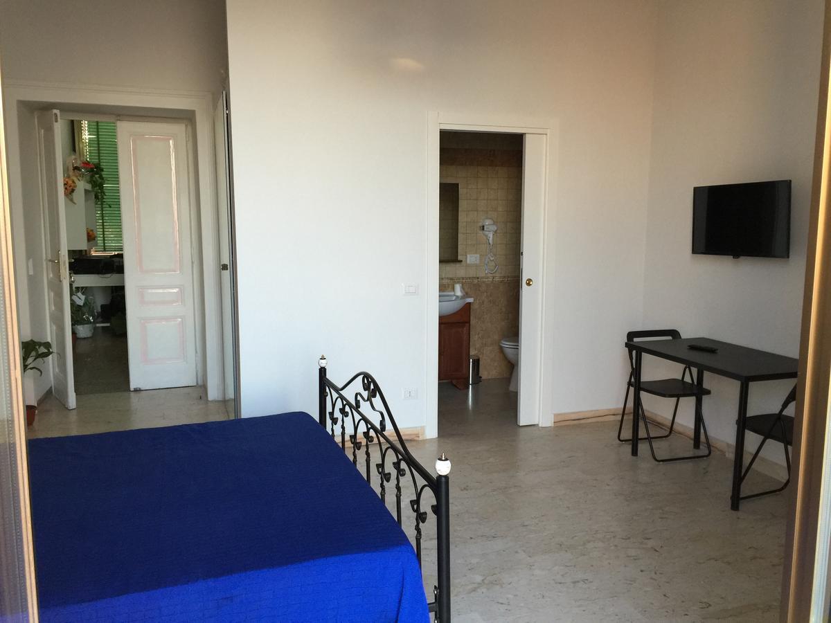 Deluxe Double Room with Balcony,639796827:JPEG