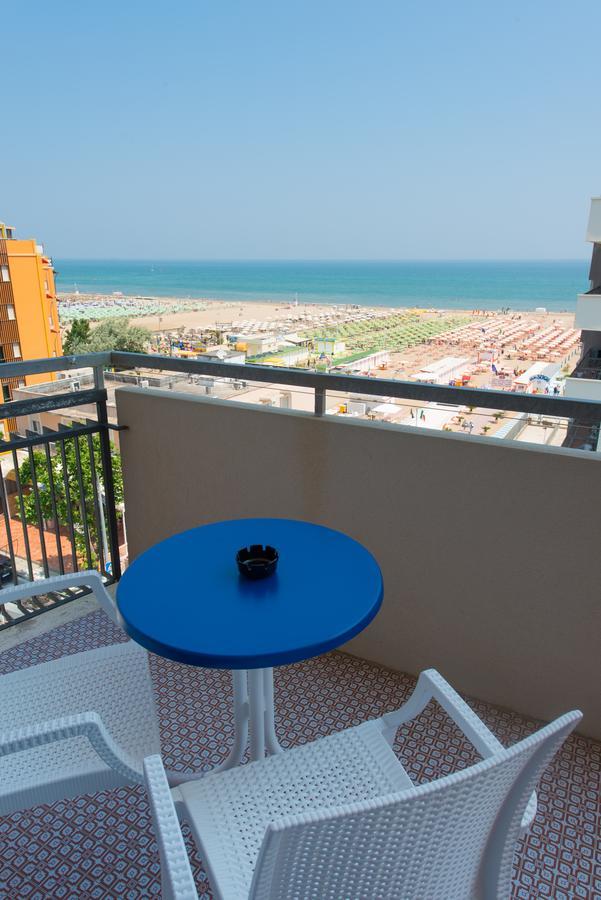 Double Room with Partial Sea View,640268679:JPEG