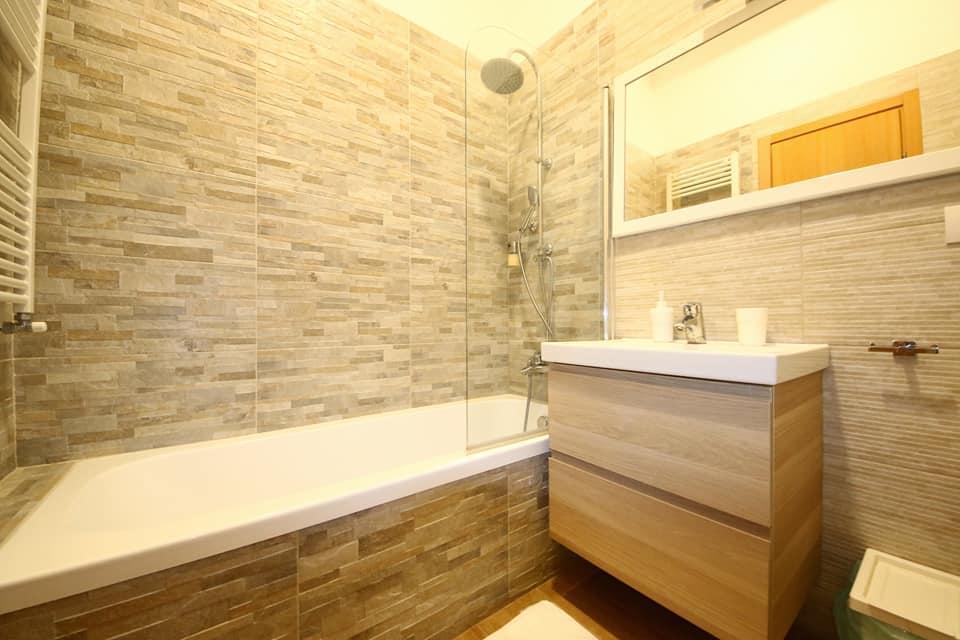 Double Room with Bath,641582397:JPEG
