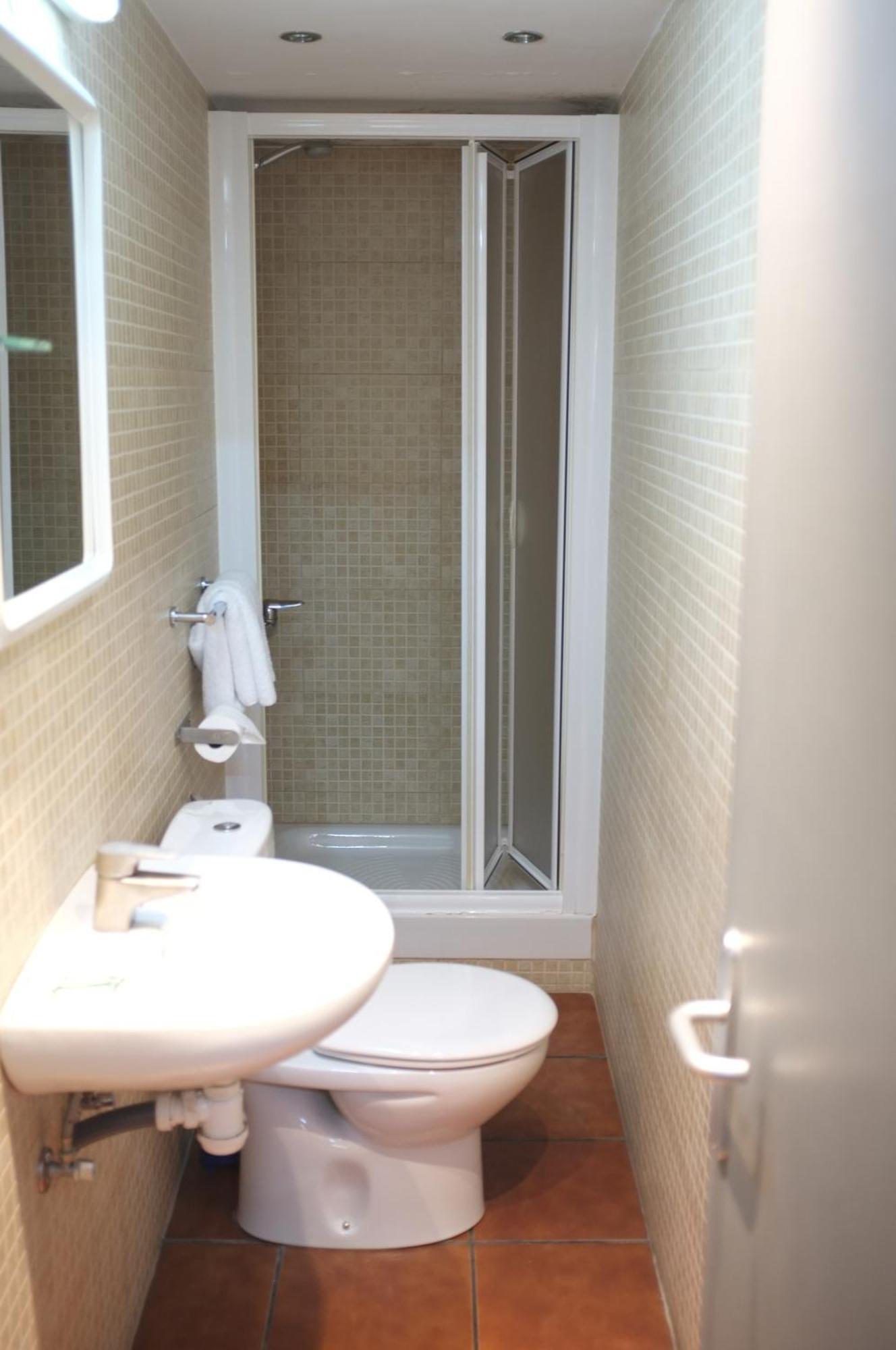 Camera Matrimoniale/Doppia con Letti Singoli con Bagno Privato