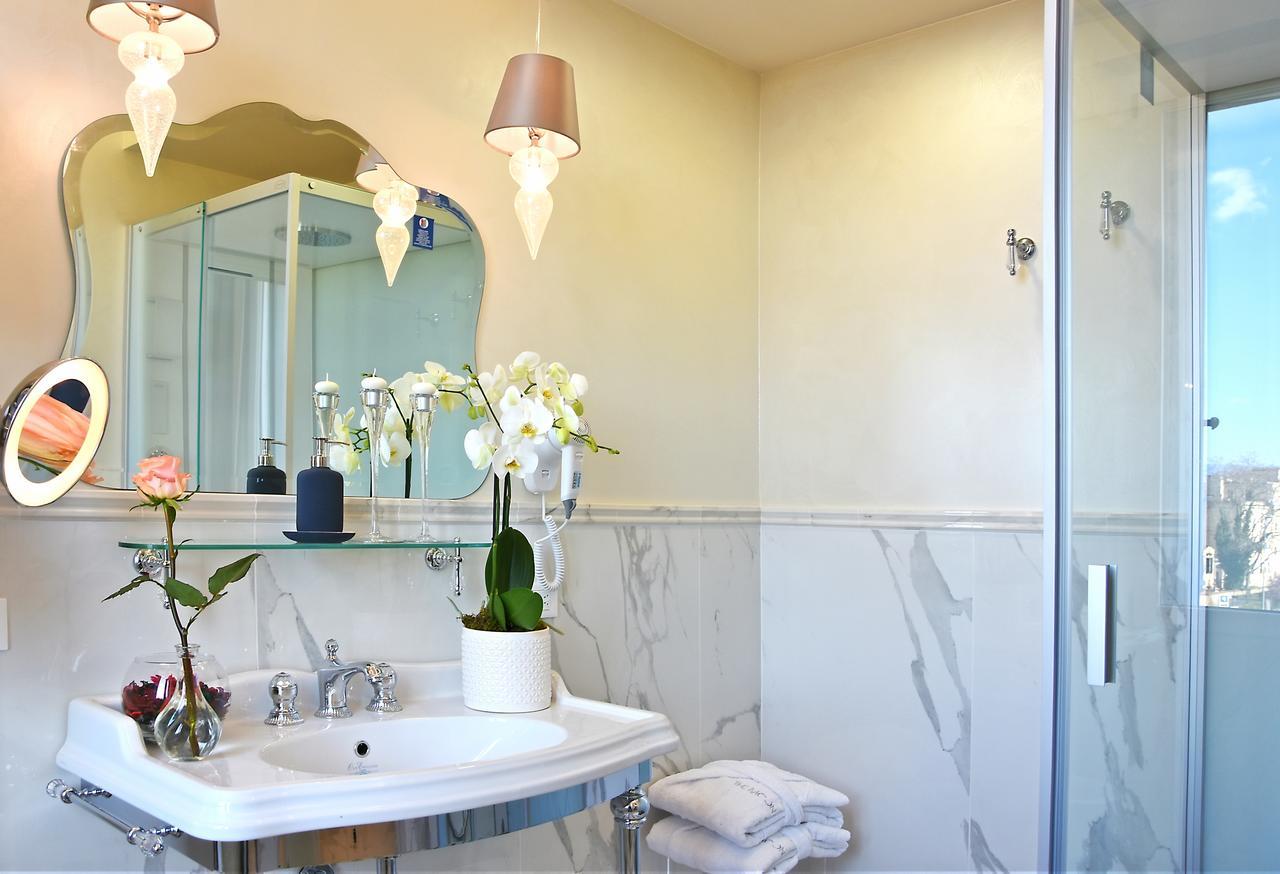 Suite Deluxe con Sauna, Vasca da Bagno con Idromassaggio e Accesso Spa