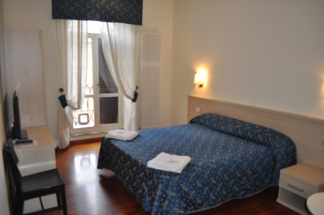 Double Room with Private Bathroom,644623440:JPEG