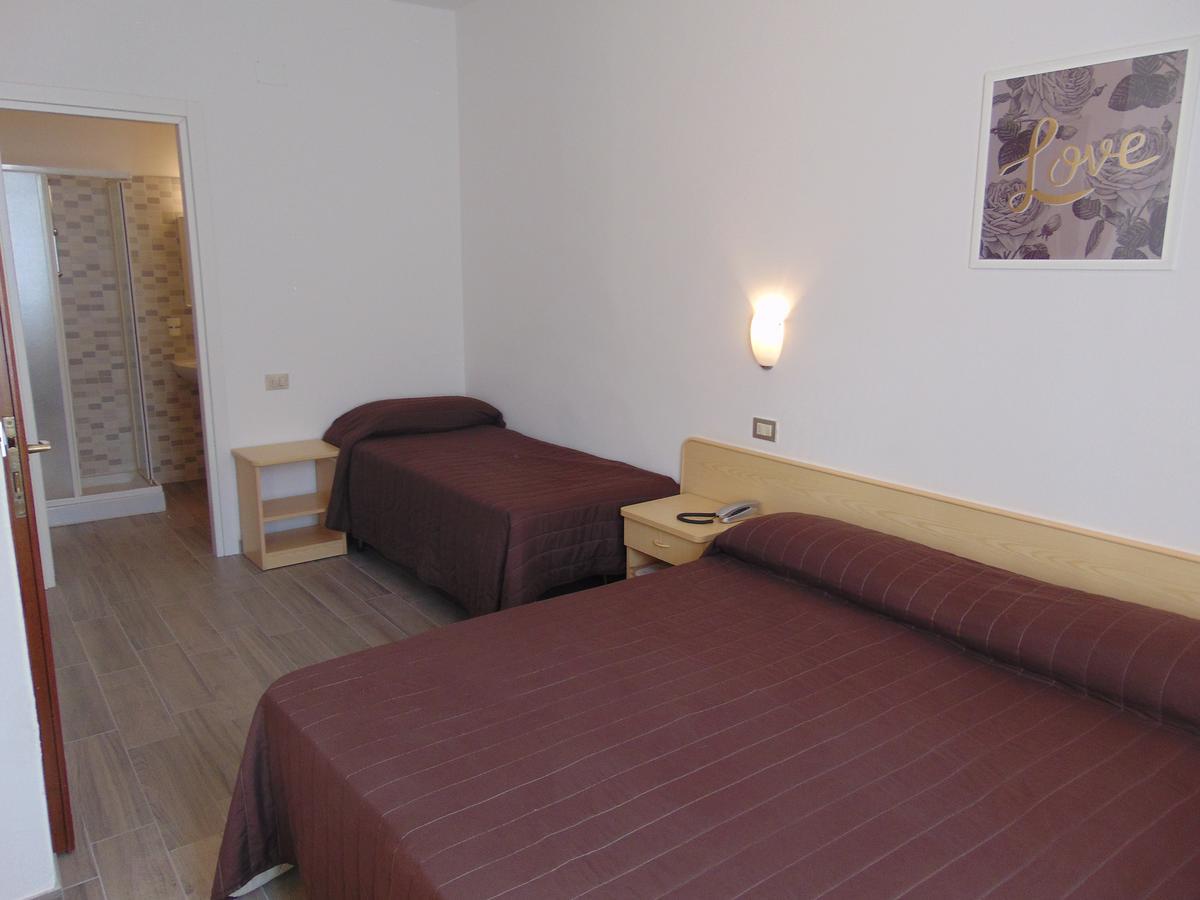 Triple Room,648163662:JPEG