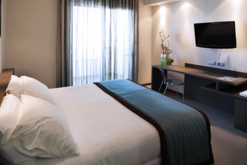 City Side Superior Double Room with Balcony and pool access,917121967:JPEG