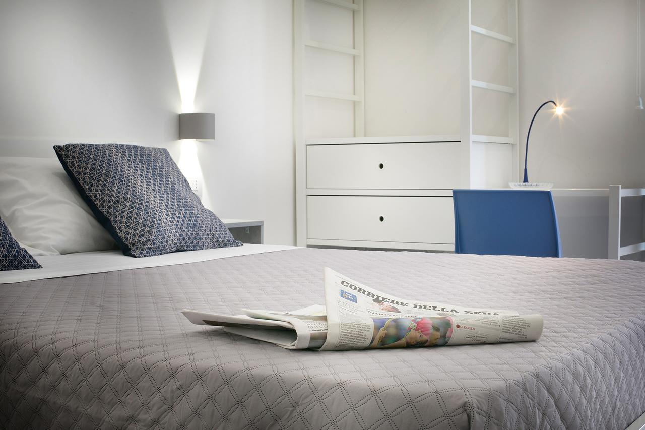 Large Double Room with Balcony,662723499:JPEG