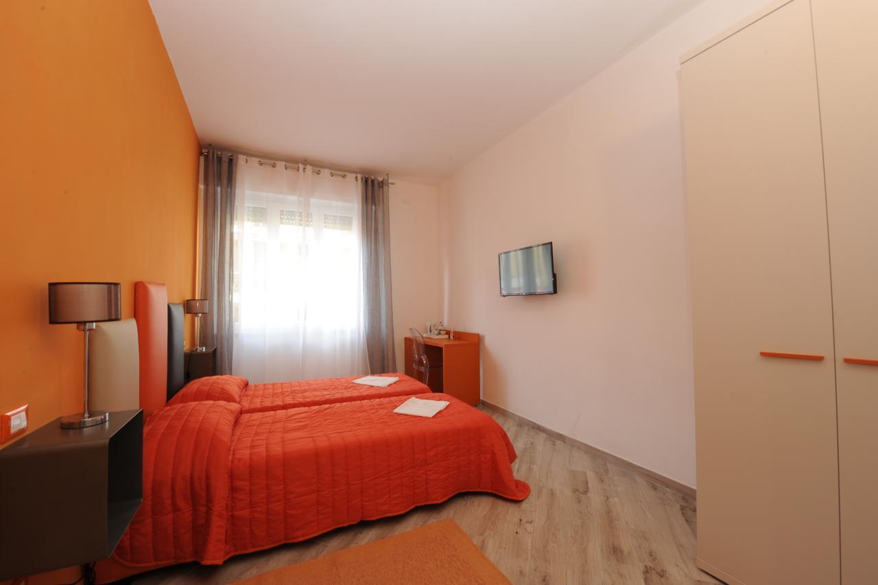 Camera Matrimoniale/Doppia con Letti Singoli con Bagno Privato Esterno