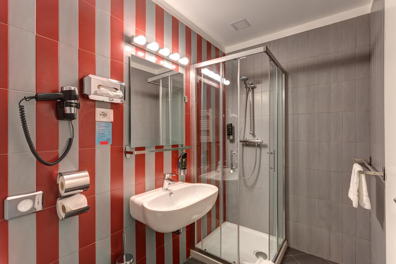 Quadruple Room,664192710:JPEG