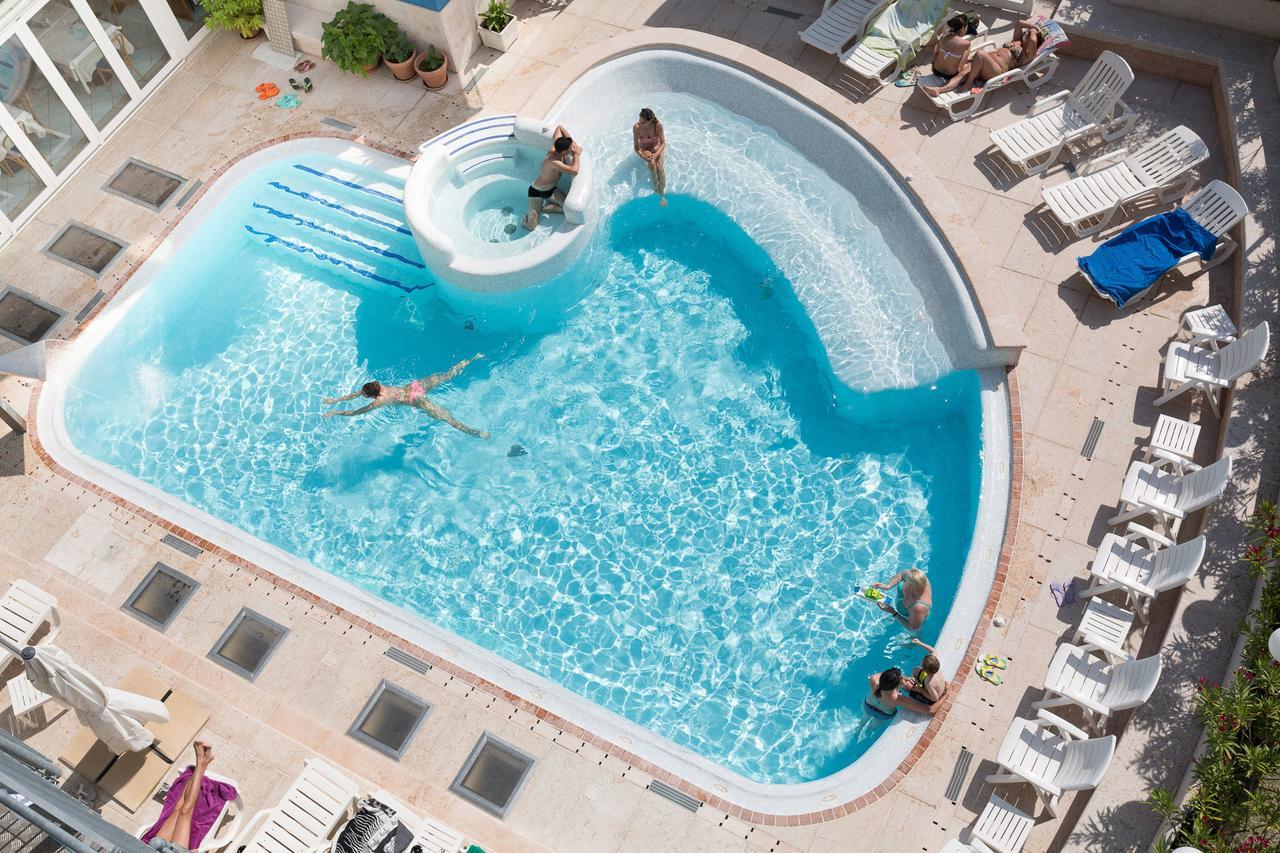 Superior Room with Pool View,666524502:JPEG