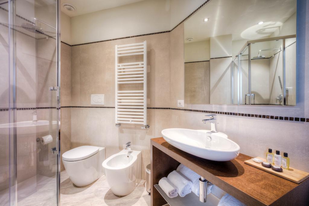 Junior Suite with Kitchen & Pool Access,67988078:JPEG