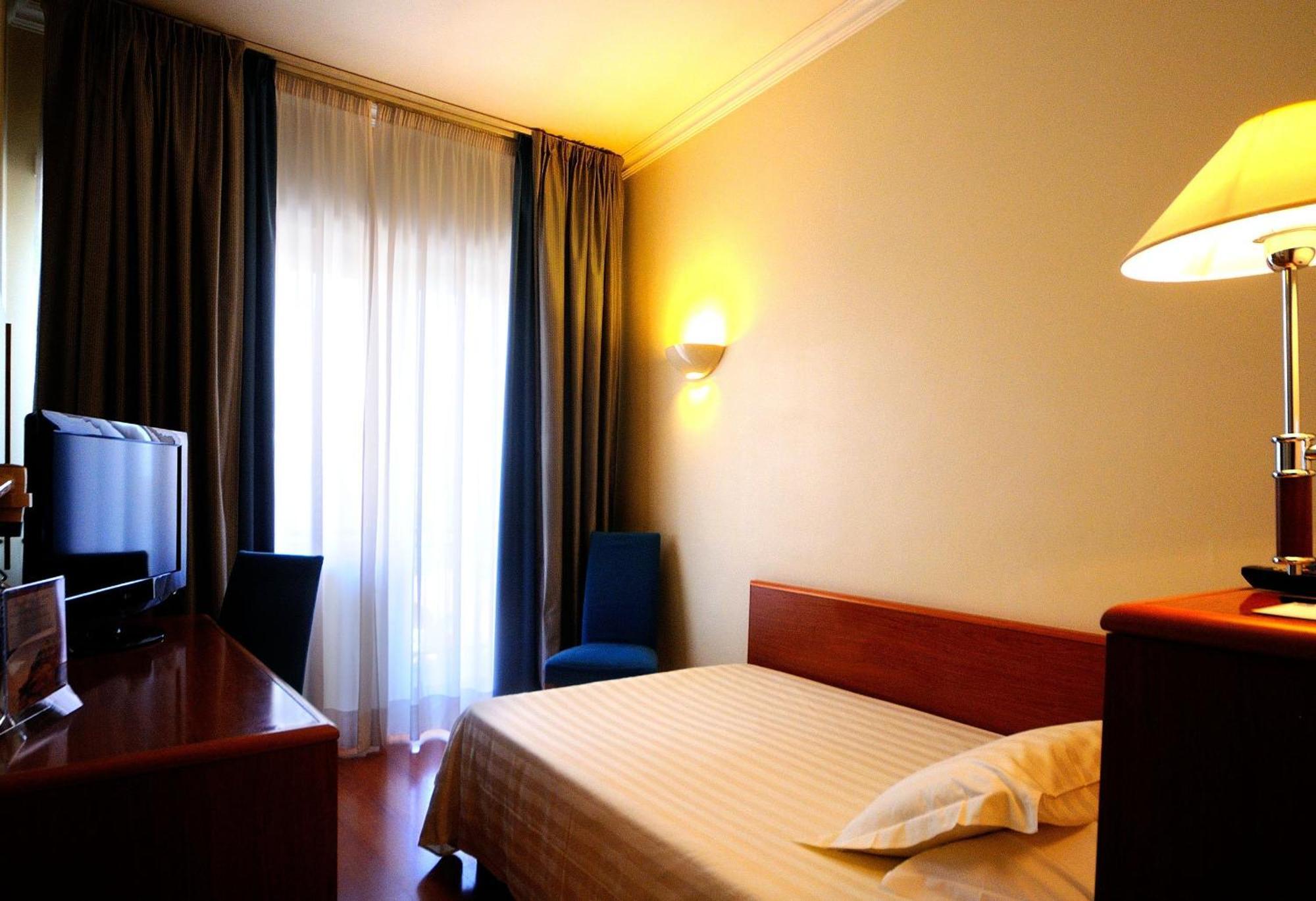 Single Room,682058910:JPEG