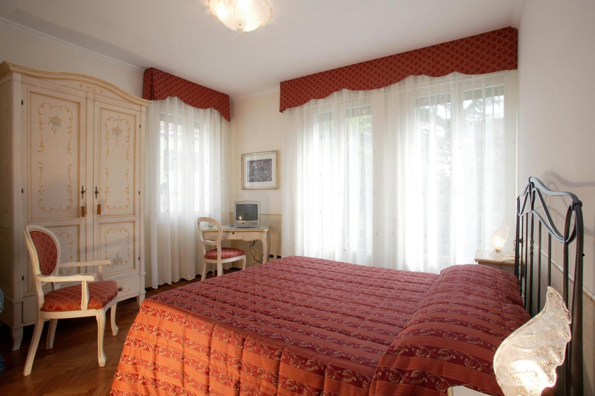 Double or Twin Room with Private Bathroom,682199850:JPEG
