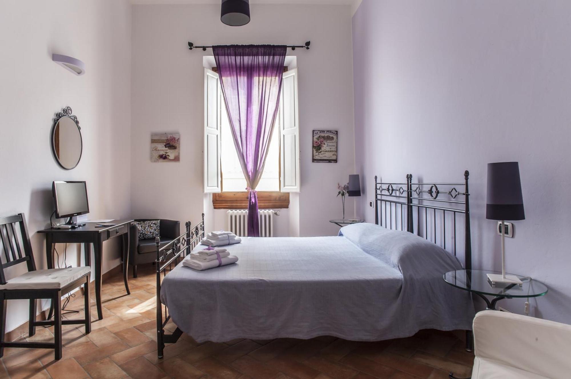 Camera Matrimoniale/Doppia con Letti Singoli con Bagno Privato Esterno