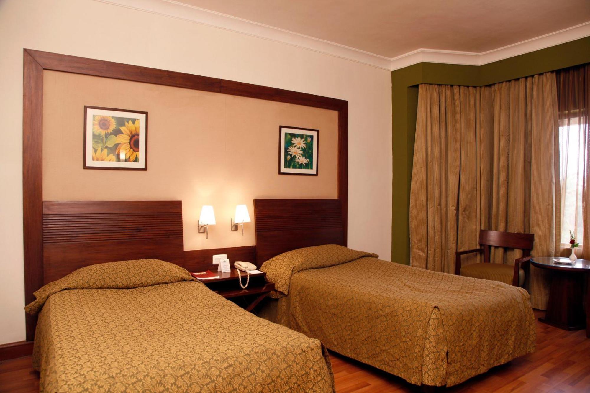 Pool View Deluxe Room Twin Bed
