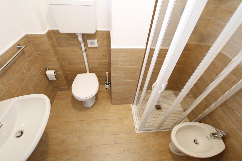 Camera Singola con Bagno Privato Esterno