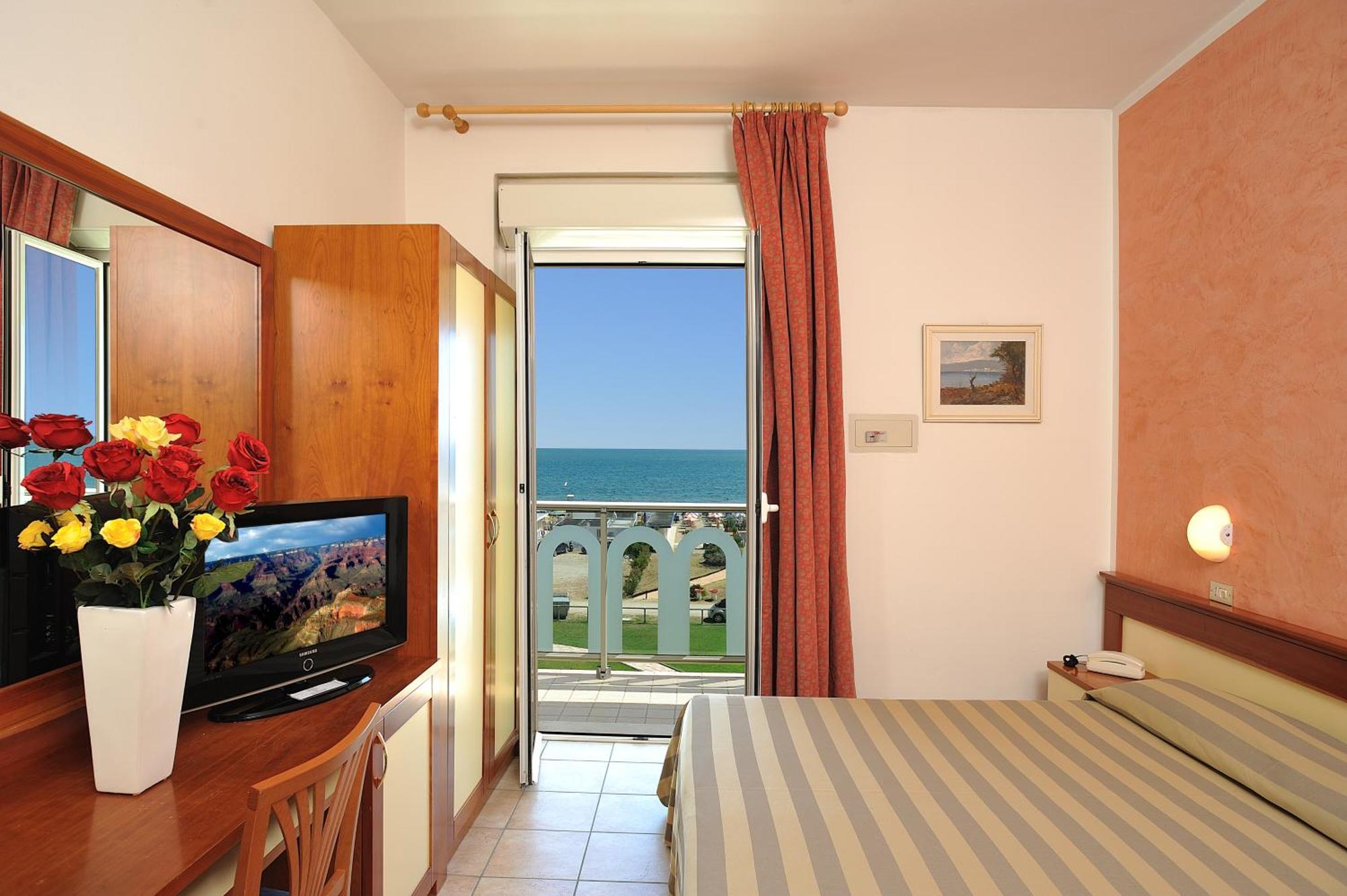 Pacchetto Spiaggia - Camera Matrimoniale con Vista Mare