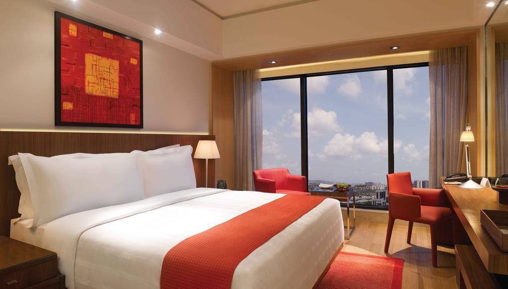 Camera con Letto King-Size e Vista Piscina
