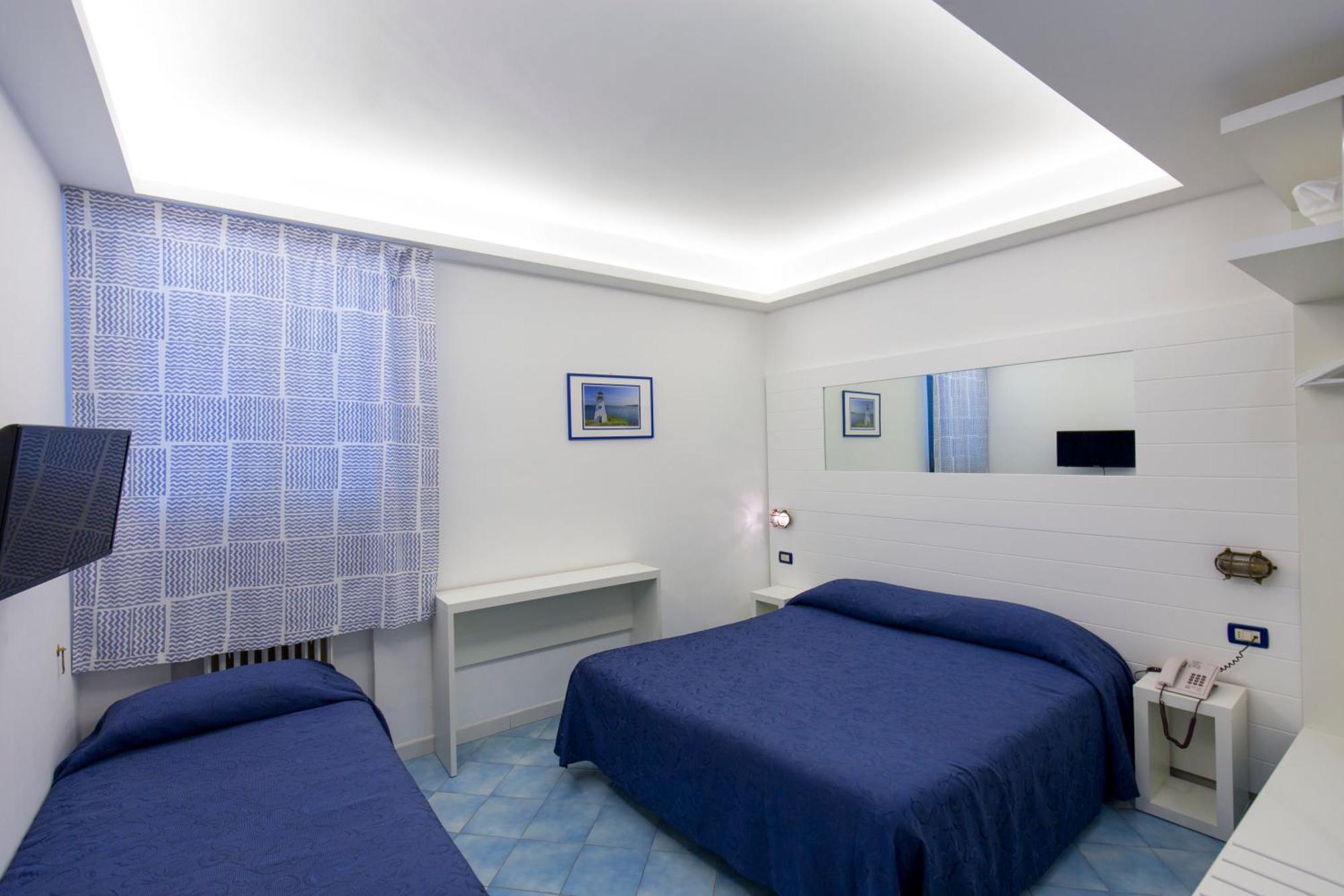 Camera Familiare con Vista Mare