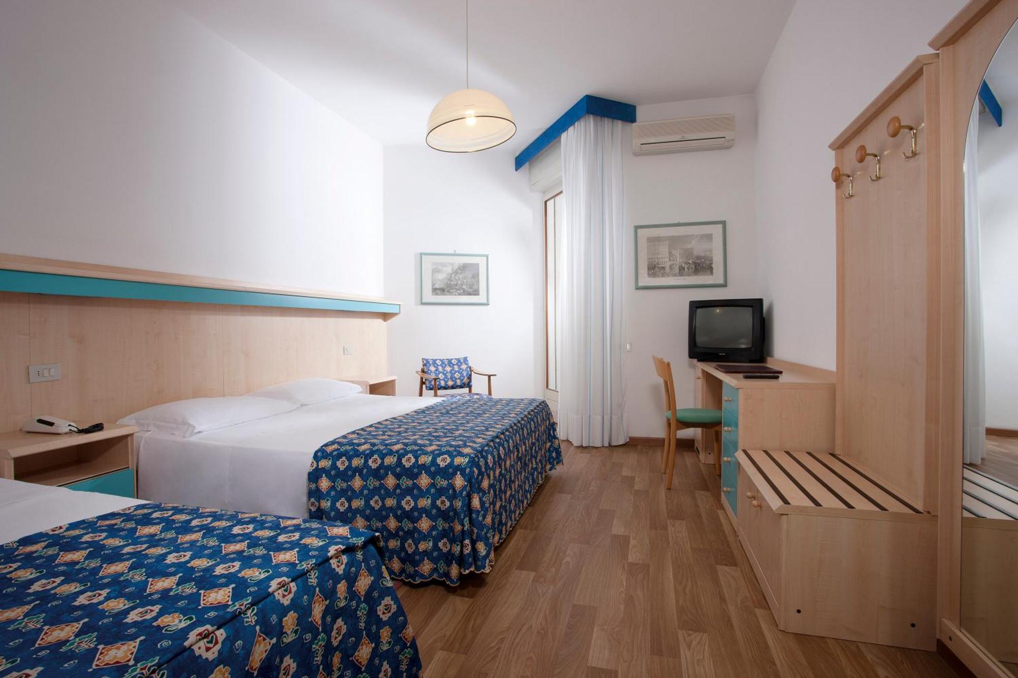 Triple Room with balcony and side Sea View,1038753892:JPEG