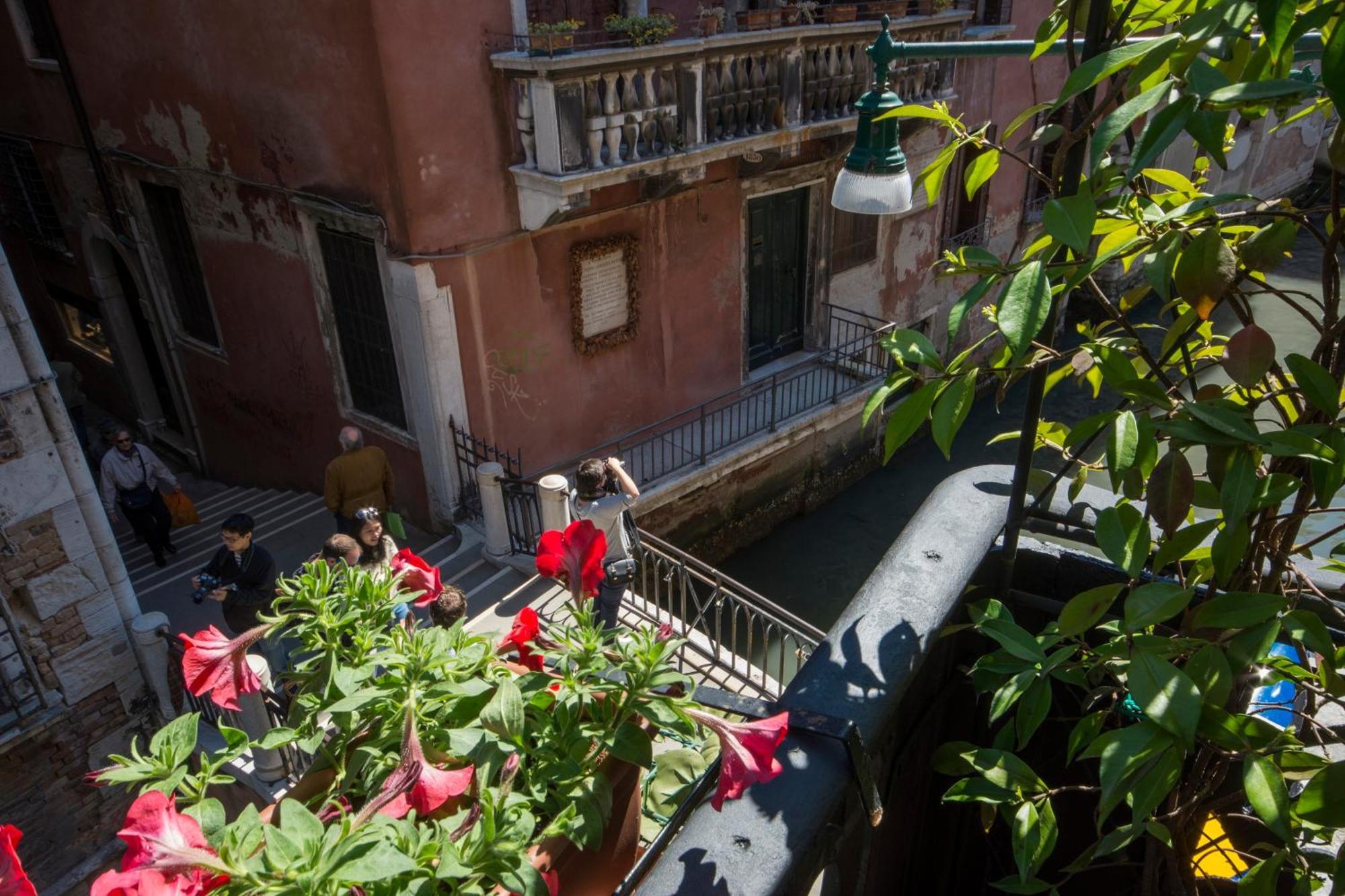 Camera Matrimoniale Classic con Balcone e Vista Canale
