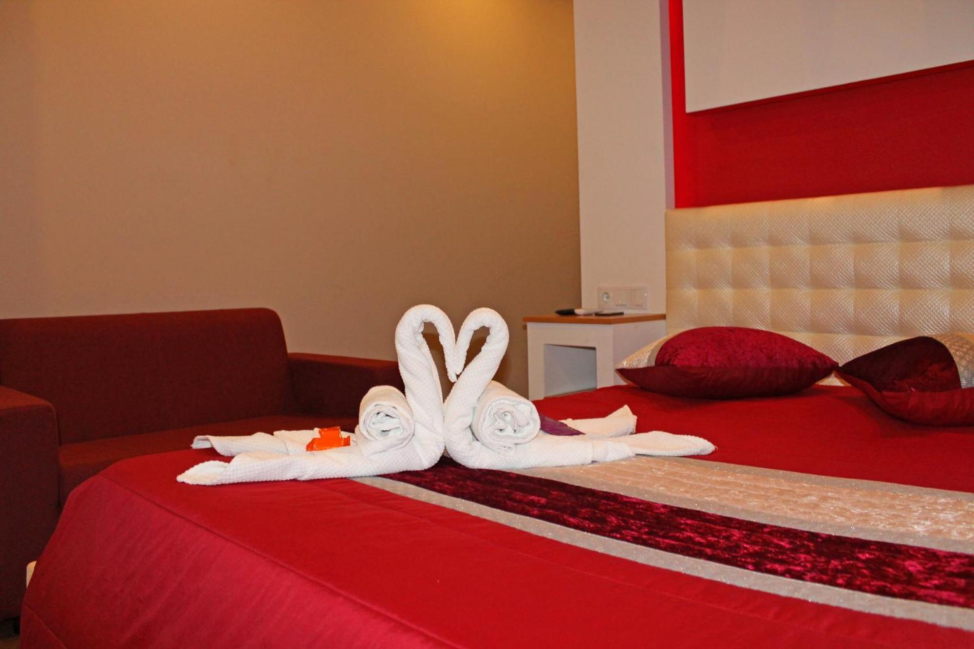 Double Room with Spa Bath,711033052:JPEG