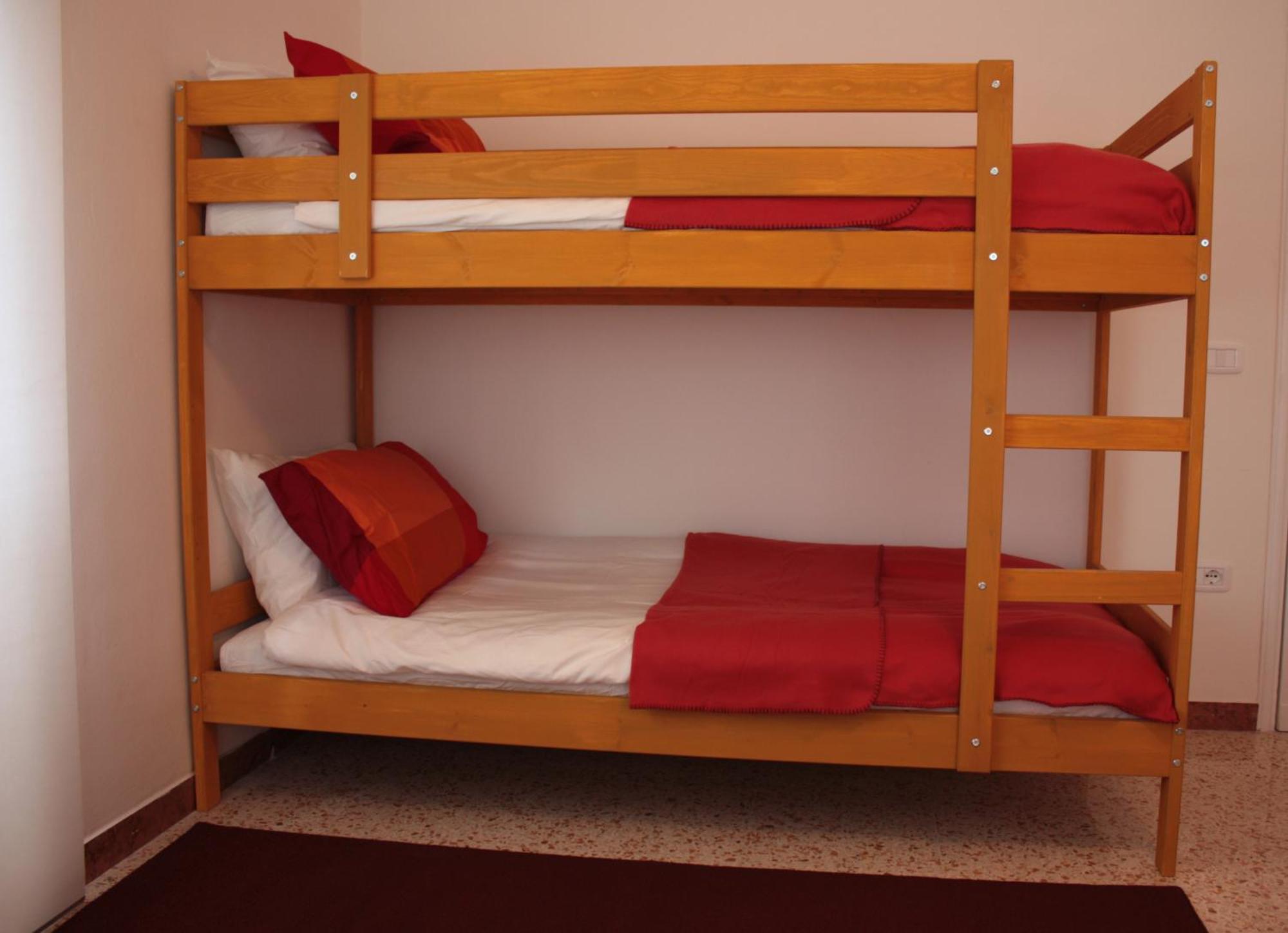 Posto Letto in Dormitorio con 4 Letti