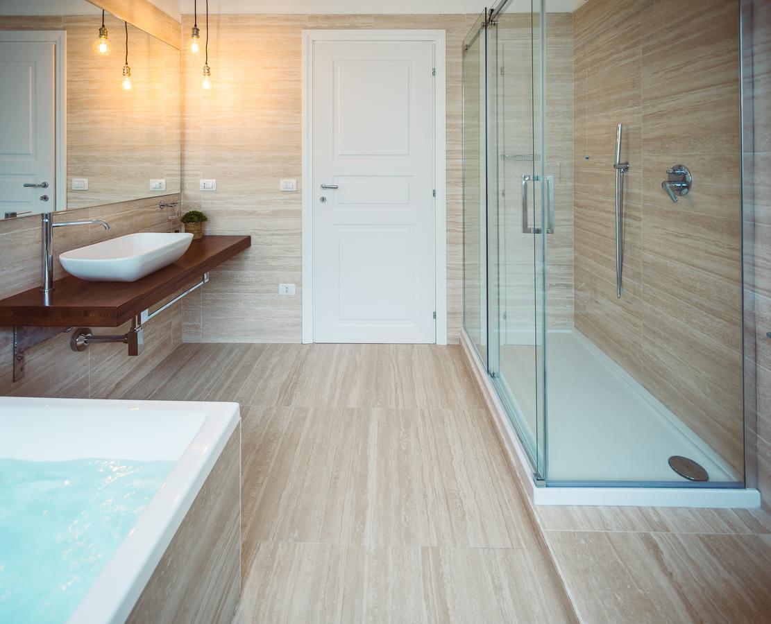 Deluxe Suite Spa Bath