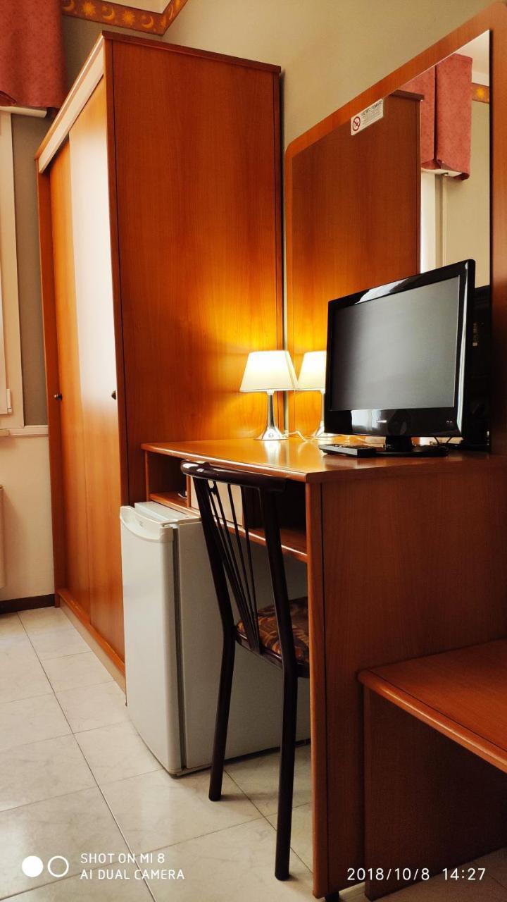 Small Double or Twin Room,1084281331:JPEG
